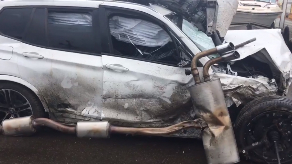 BMW X3 lộn 5 vòng trên không, người lái chỉ gẫy tay bmw x3 gay tai nan lon 5 vong tren khong nguoi lai chi gay tay