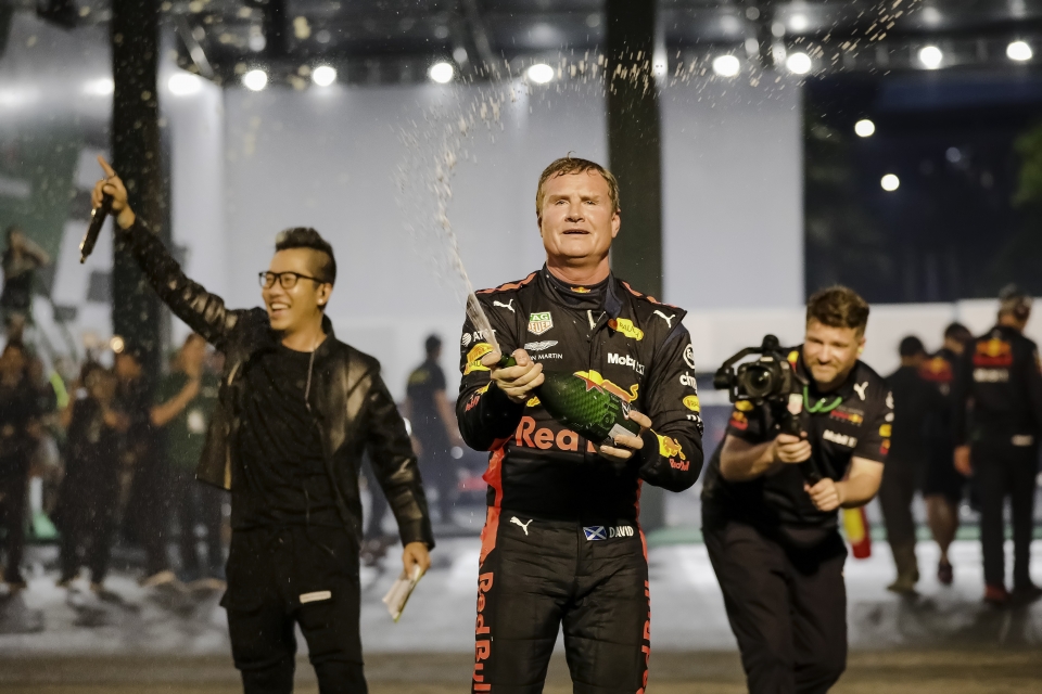 Giải F1 Việt Nam Grand Prix khởi động cùng Sơn Tùng M-TP và DJ số 1 thế giới giai f1 viet nam grand prix khoi dong cung son tung m tp va dj so 1 the gioi