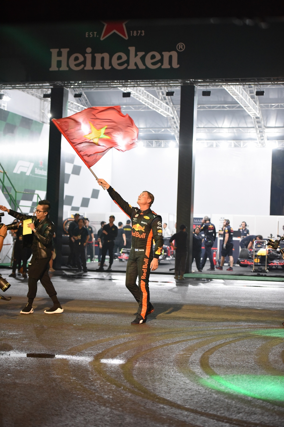 Giải F1 Việt Nam Grand Prix khởi động cùng Sơn Tùng M-TP và DJ số 1 thế giới giai f1 viet nam grand prix khoi dong cung son tung m tp va dj so 1 the gioi