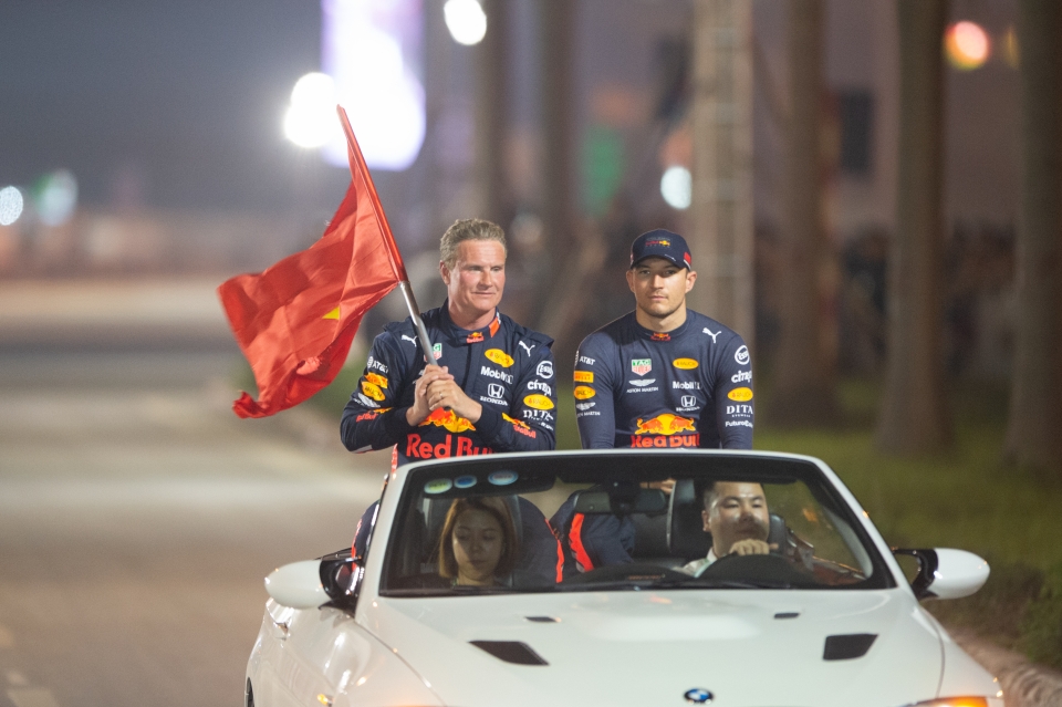 Xem xe đua F1 so tốc độ và drift tại Mỹ Đình xem xe dua f1 so toc do va drift tai my dinh