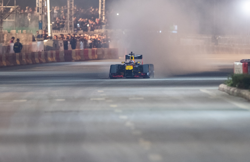 Xem xe đua F1 so tốc độ và drift tại Mỹ Đình xem xe dua f1 so toc do va drift tai my dinh