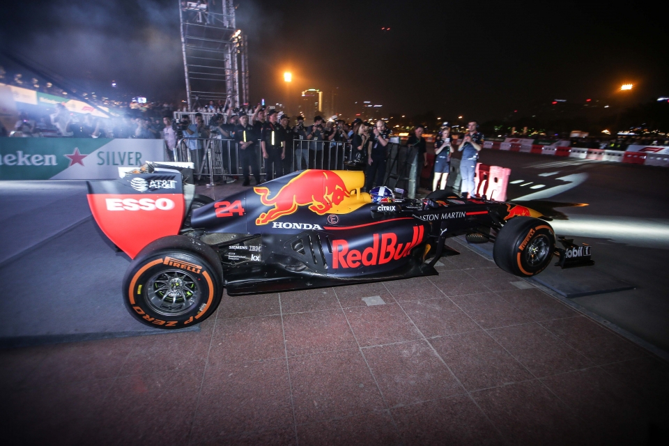 Xem xe đua F1 so tốc độ và drift tại Mỹ Đình xem xe dua f1 so toc do va drift tai my dinh