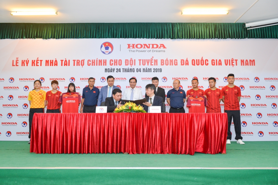 Honda Việt Nam tài trợ cho các Đội tuyển bóng đá quốc gia honda viet nam tai tro cho cac doi tuyen bong da quoc gia