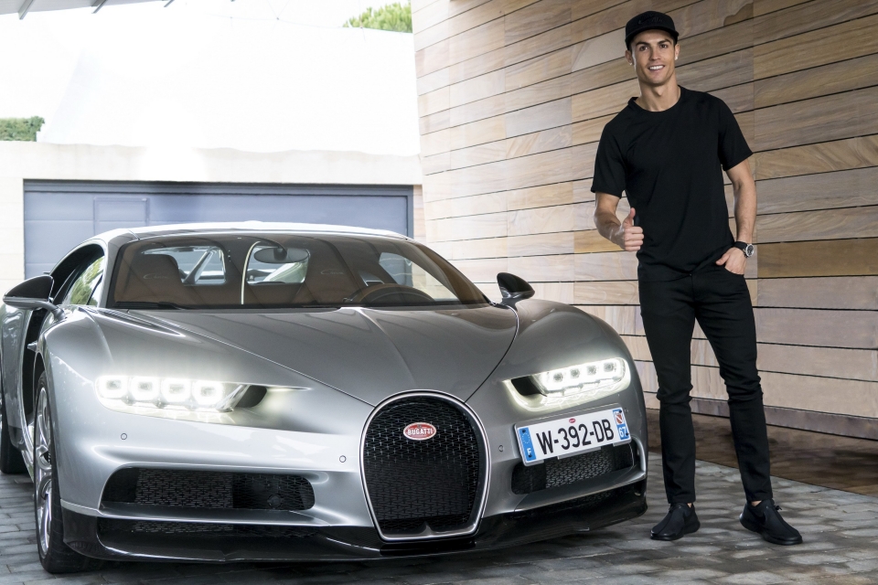 sieu sao bong da tro thanh chu nhan sieu xe bugatti dat nhat tung san xuat