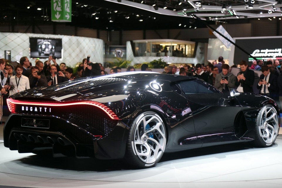 sieu sao bong da tro thanh chu nhan sieu xe bugatti dat nhat tung san xuat