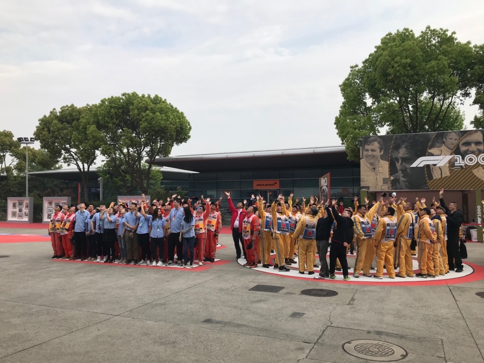 trai nghiem lam tinh nguyen vien o duong dua f1 thuong hai grandprix 2019