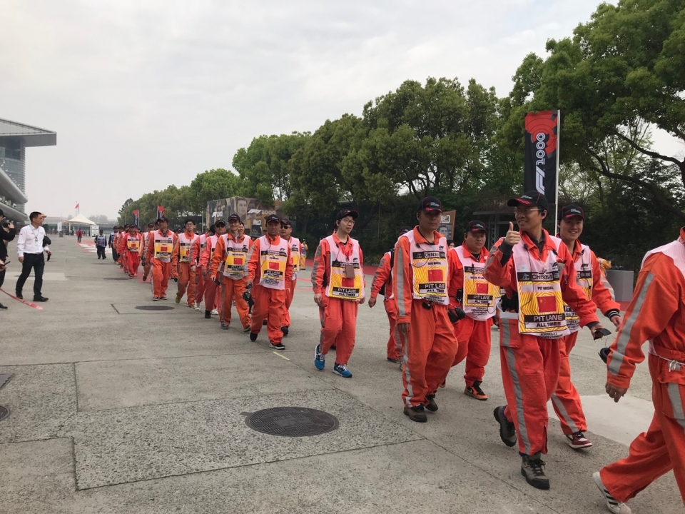 trai nghiem lam tinh nguyen vien o duong dua f1 thuong hai grandprix 2019