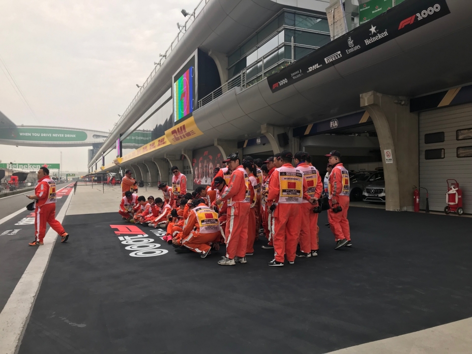 trai nghiem lam tinh nguyen vien o duong dua f1 thuong hai grandprix 2019