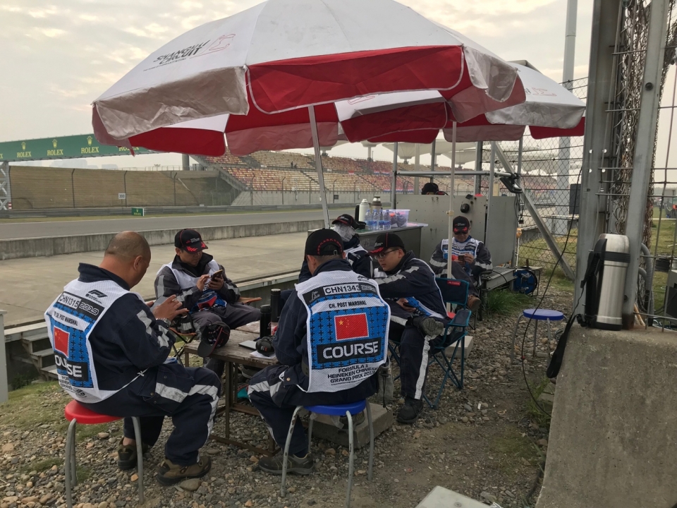 trai nghiem lam tinh nguyen vien o duong dua f1 thuong hai grandprix 2019