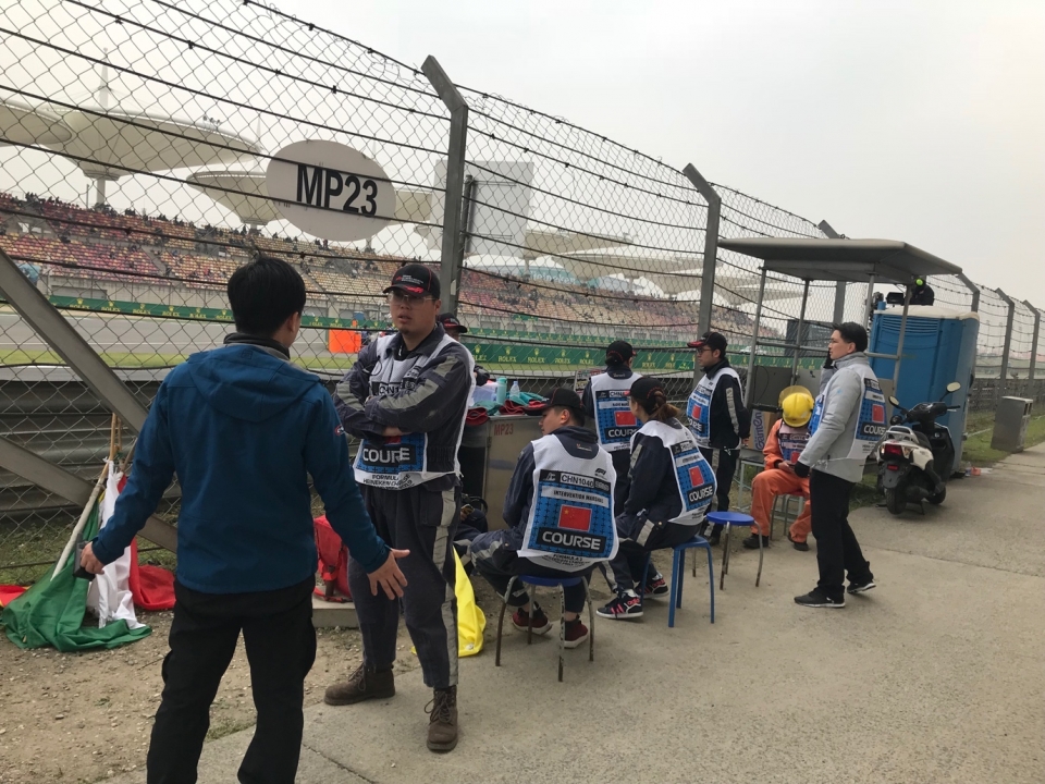 trai nghiem lam tinh nguyen vien o duong dua f1 thuong hai grandprix 2019