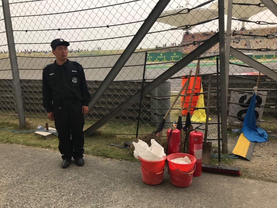 trai nghiem lam tinh nguyen vien o duong dua f1 thuong hai grandprix 2019