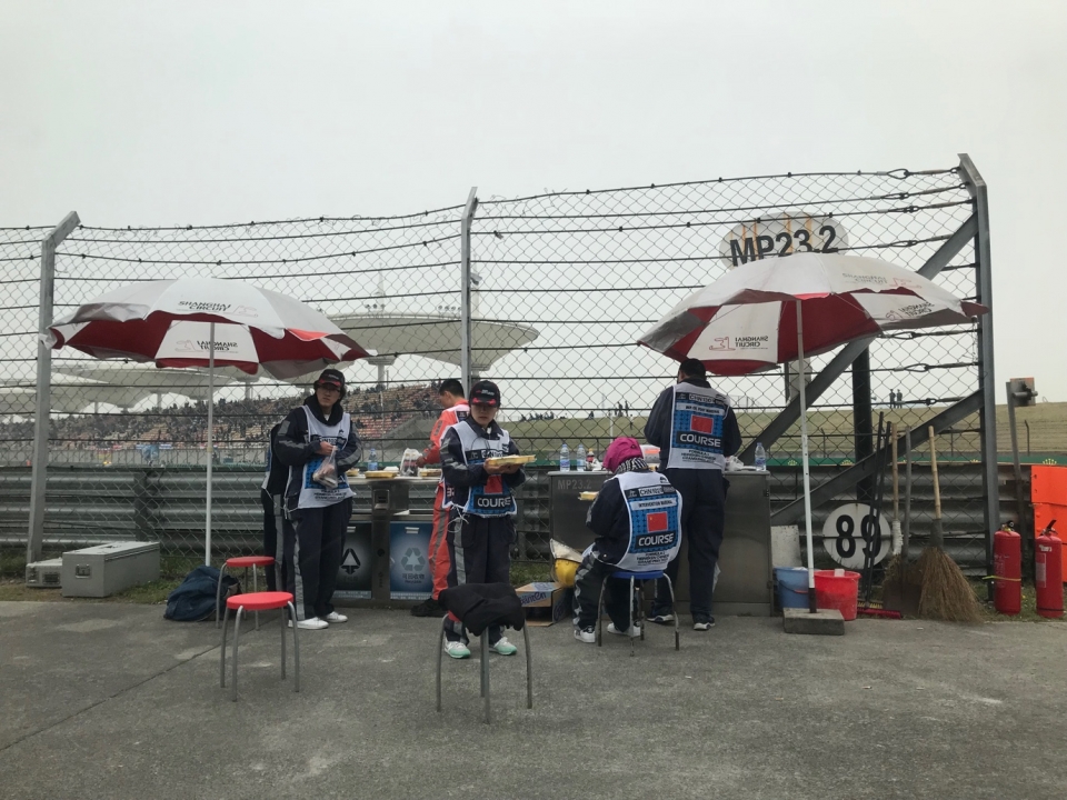 trai nghiem lam tinh nguyen vien o duong dua f1 thuong hai grandprix 2019