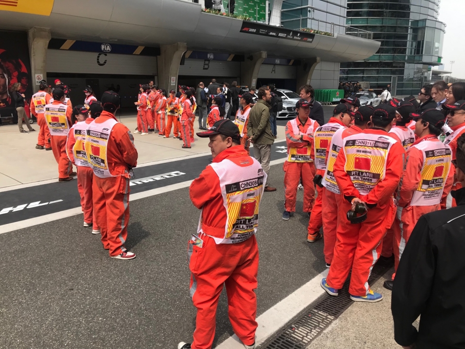 trai nghiem lam tinh nguyen vien o duong dua f1 thuong hai grandprix 2019