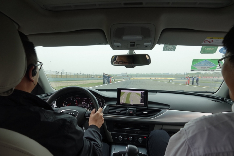 trai nghiem lam tinh nguyen vien o duong dua f1 thuong hai grandprix 2019