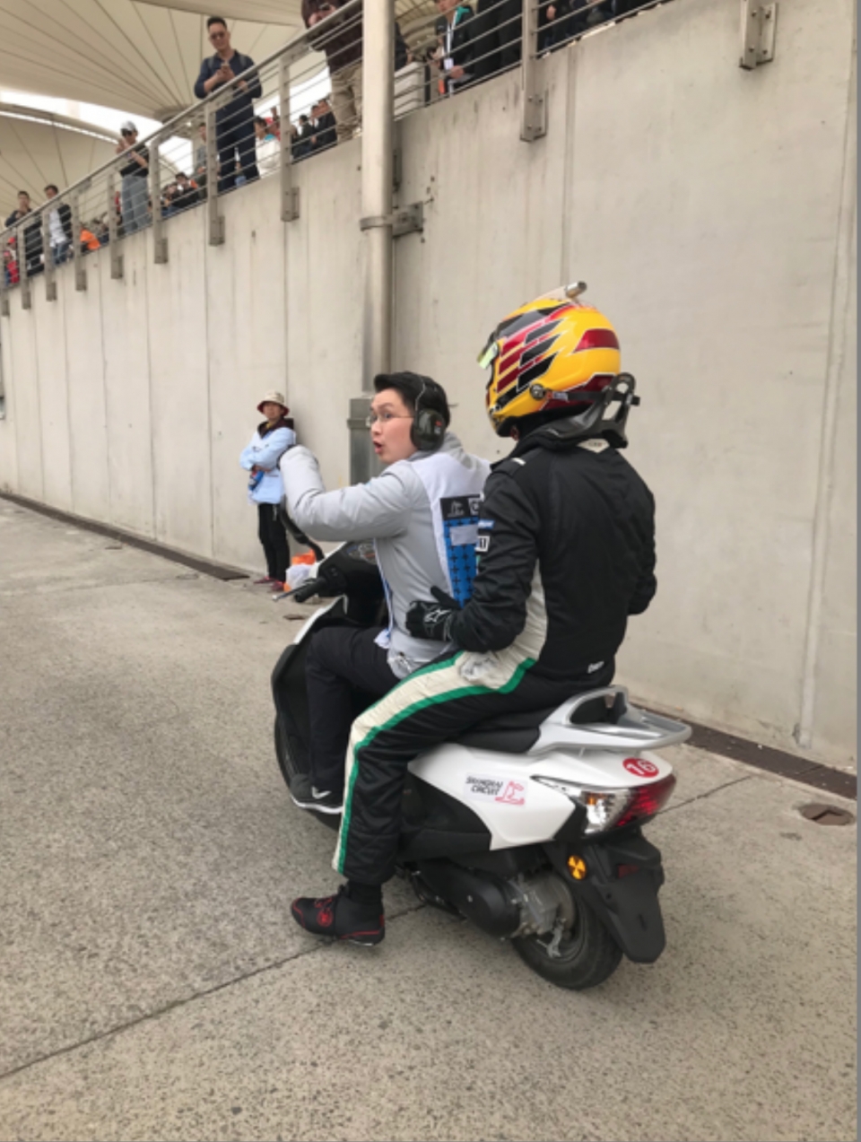 trai nghiem lam tinh nguyen vien o duong dua f1 thuong hai grandprix 2019