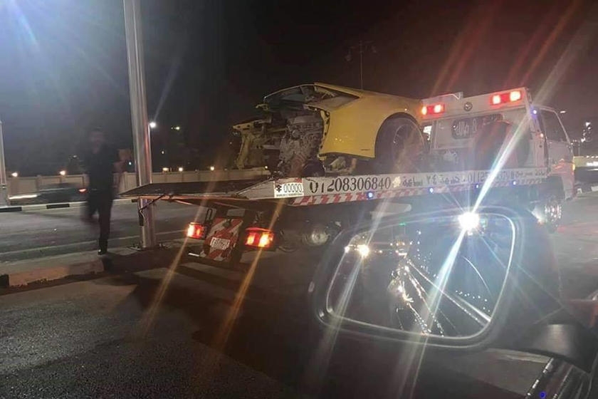 Lamborghini Huracan gãy đôi sau tai nạn, người lái vẫn bình an vô sự lamborghini huracan gay doi sau tai nan nguoi lai van binh an vo su