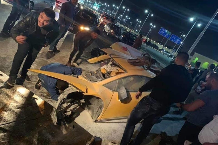 Lamborghini Huracan gãy đôi sau tai nạn, người lái vẫn bình an vô sự lamborghini huracan gay doi sau tai nan nguoi lai van binh an vo su