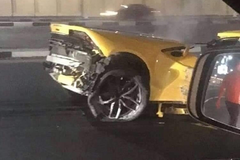 Lamborghini Huracan gãy đôi sau tai nạn, người lái vẫn bình an vô sự lamborghini huracan gay doi sau tai nan nguoi lai van binh an vo su
