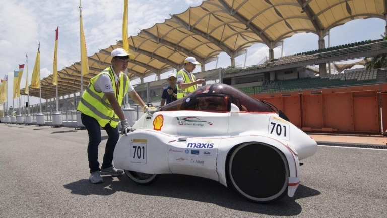 Sinh viên Việt Nam chế tạo xe điện đi 170 km chỉ với 1 kWh