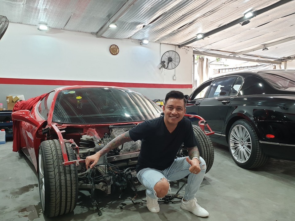 Siêu xe Ferrari 488 GTB của ca sĩ Tuấn Hưng chuẩn bị được khôi phục sieu xe ferrari 488 gtb cua ca si tuan hung chuan bi duoc khoi phuc