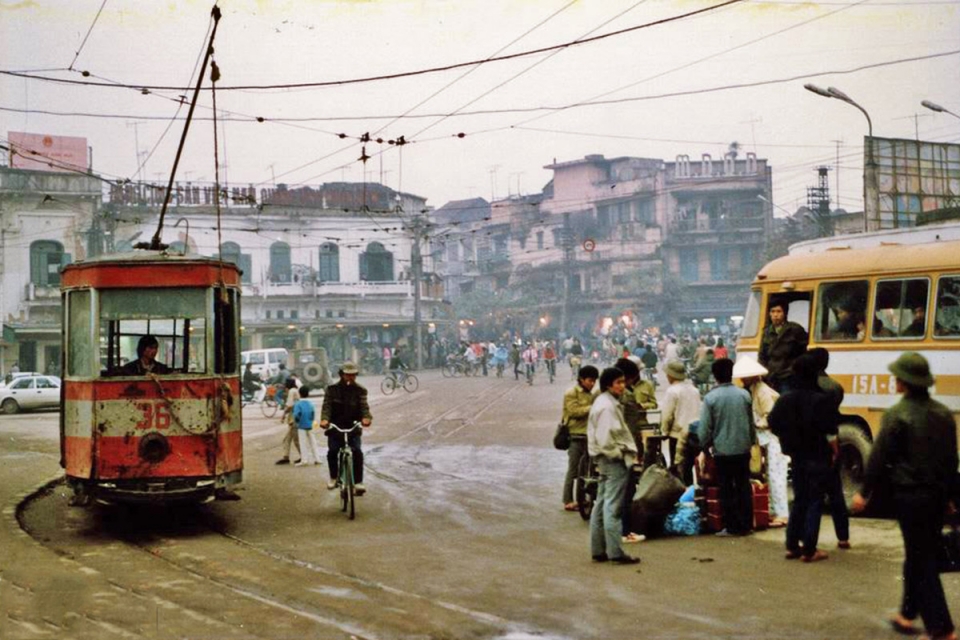 nguoi ha noi di xe gi nhung nam 90