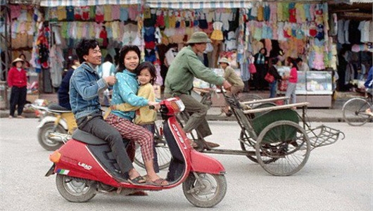 nguoi ha noi di xe gi nhung nam 90