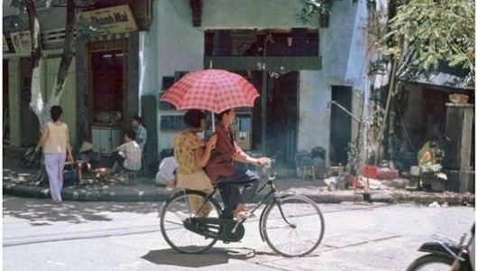 nguoi ha noi di xe gi nhung nam 90