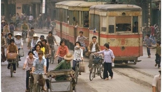 nguoi ha noi di xe gi nhung nam 90