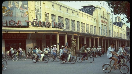 nguoi ha noi di xe gi nhung nam 90