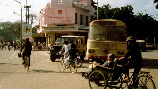 nguoi ha noi di xe gi nhung nam 90