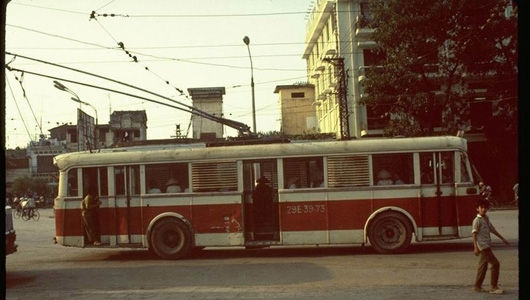 nguoi ha noi di xe gi nhung nam 90