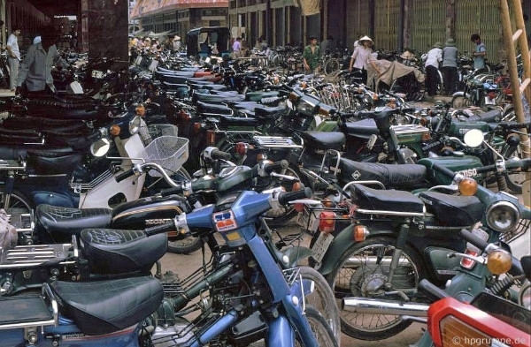 nguoi ha noi di xe gi nhung nam 90