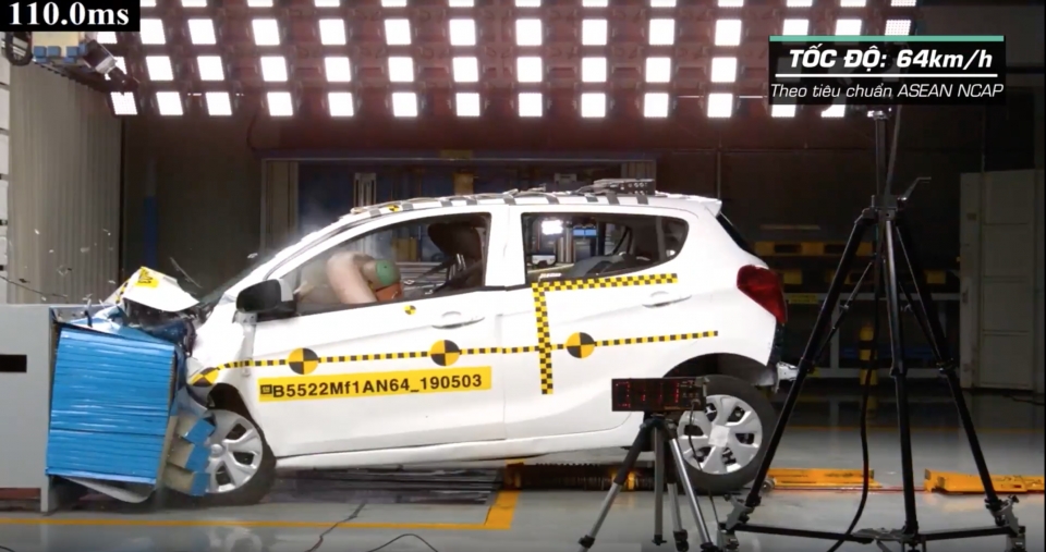 VinFast Fadil đã vượt qua các bài thử nghiệm theo tiêu chuẩn ASEAN NCAP vinfast fadil vuot qua cac bai thu nghiem tieu chuan asean ncap