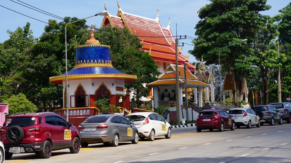 rebel to excel hanh trinh chinh phuc 3 quoc gia