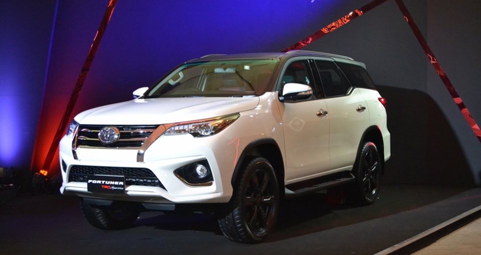 Cuối cùng thì Fortuner cũng được TMV trang bị camera lùi, sẽ ra mắt vào tháng sau toyota fortuner duoc lap rap tai viet nam cuoi cung da co camera lui