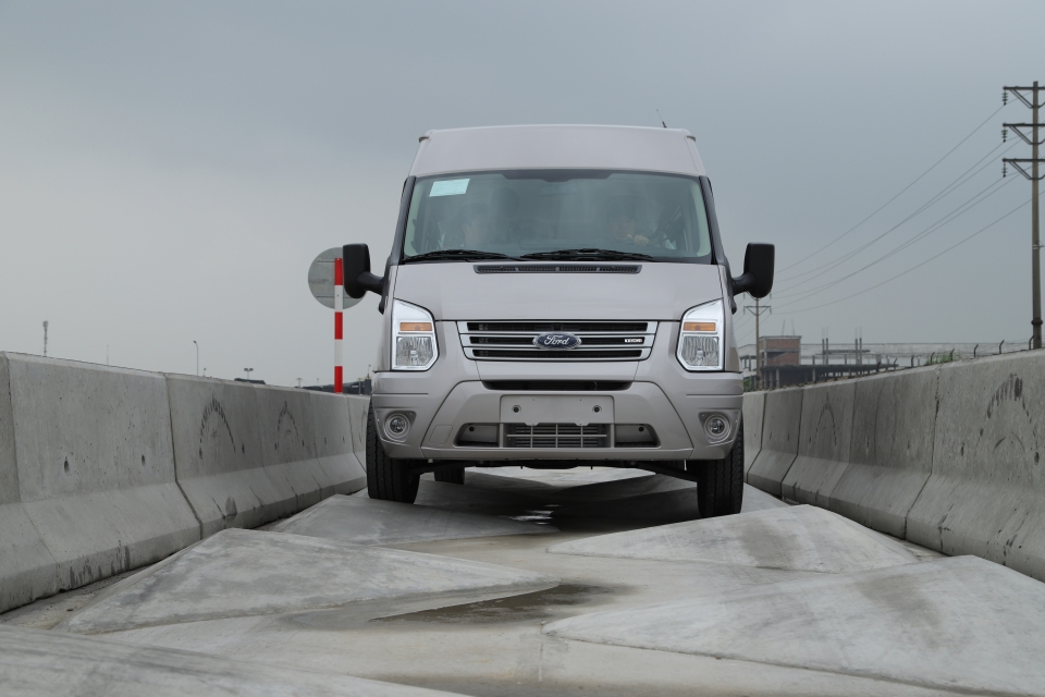 ford viet nam chinh thuc dua duong thu xe moi vao hoat dong