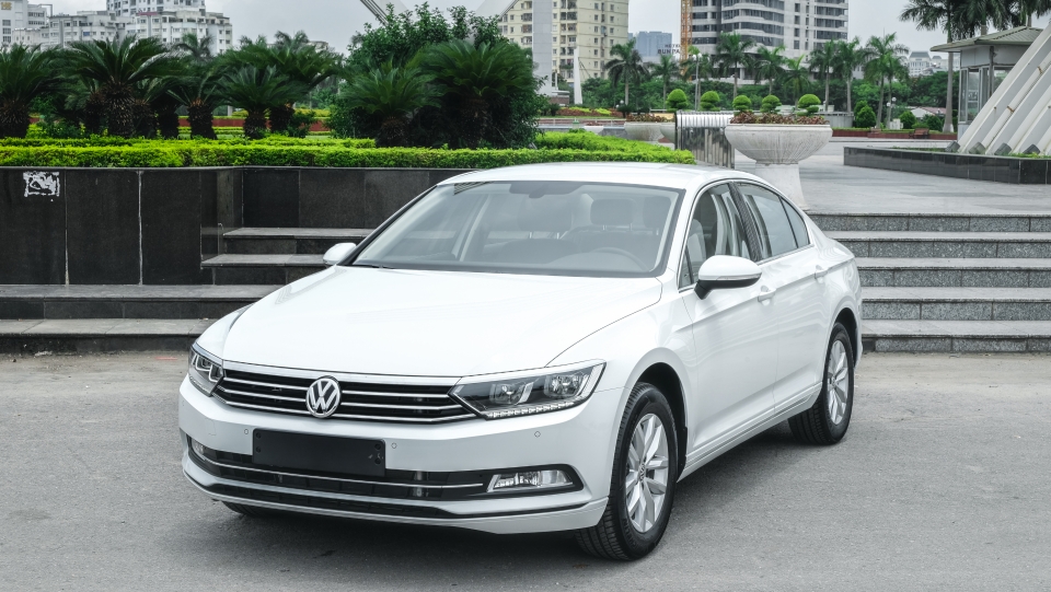 volkswagen passat giam gan 200 trieu dong van ken khach