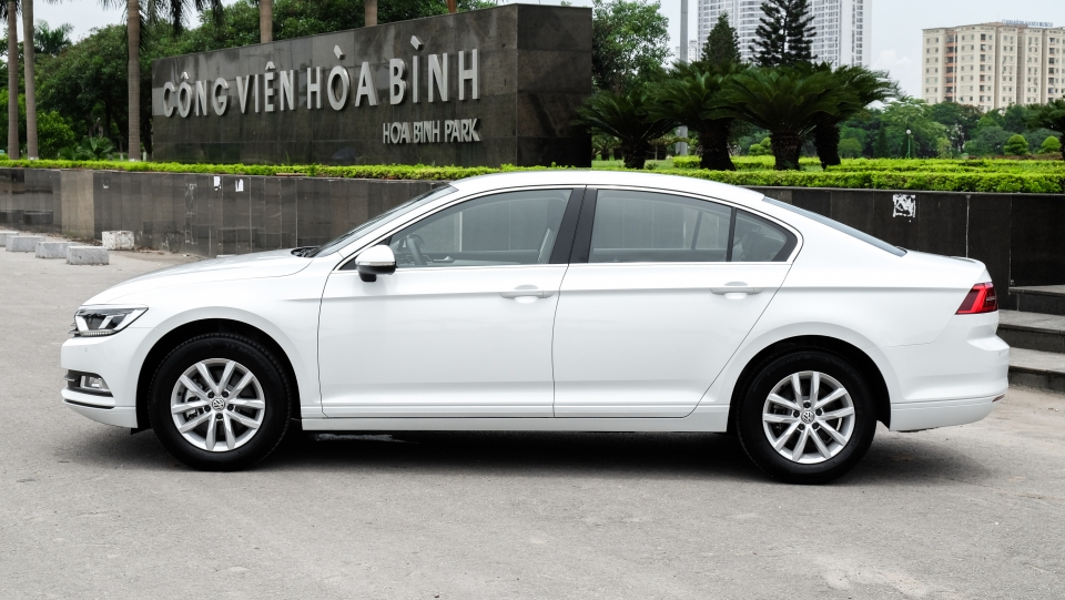 volkswagen passat giam gan 200 trieu dong van ken khach