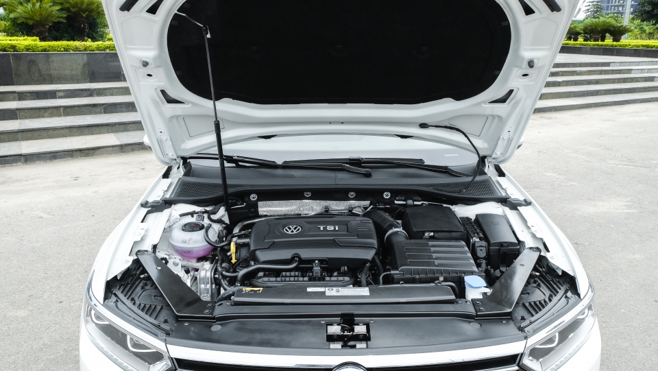 volkswagen passat giam gan 200 trieu dong van ken khach