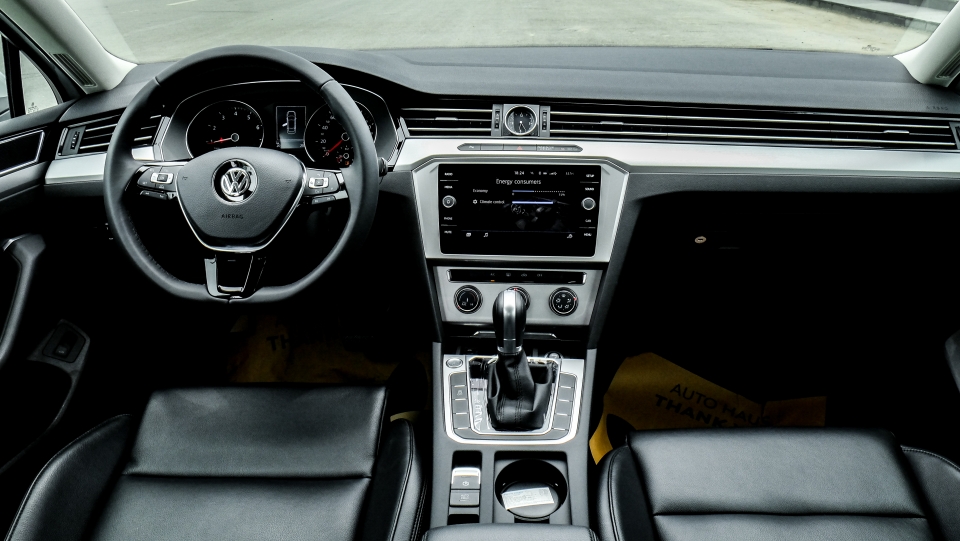 volkswagen passat giam gan 200 trieu dong van ken khach