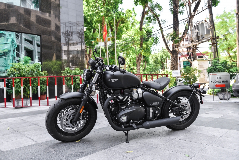 chiem nguong triumph bobber black 2018 tai ha noi
