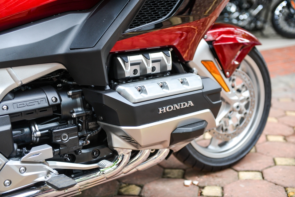 chi tiet honda gold wing 2018 phien ban ly hop kep va tui khi