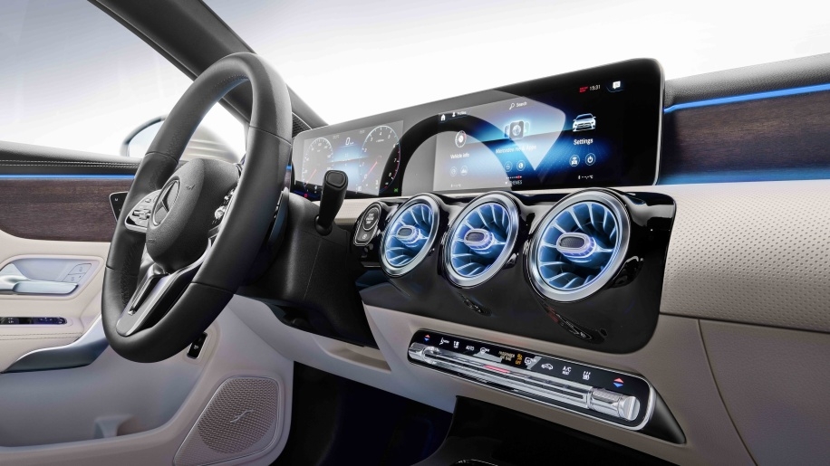 Chi tiết Mercedes-Benz A-Class 2019 bản sedan 2019 với nội thất như S-Class