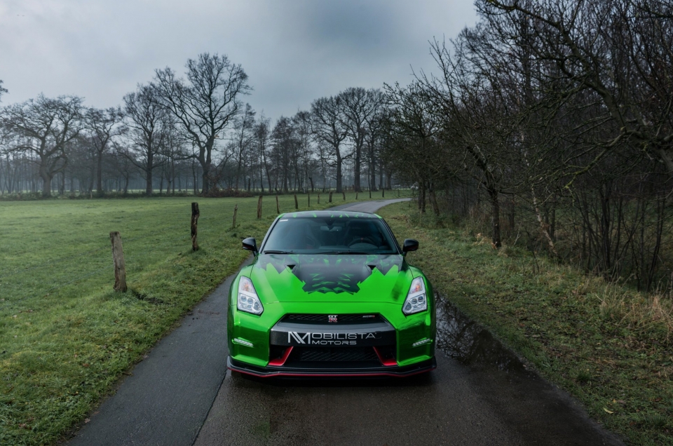nissan gtr nismo noi bat voi mau sac la
