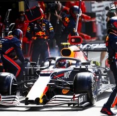 Red Bull Racing phá kỷ lục thế giới, thay lốp chỉ mấy 1,91 giây