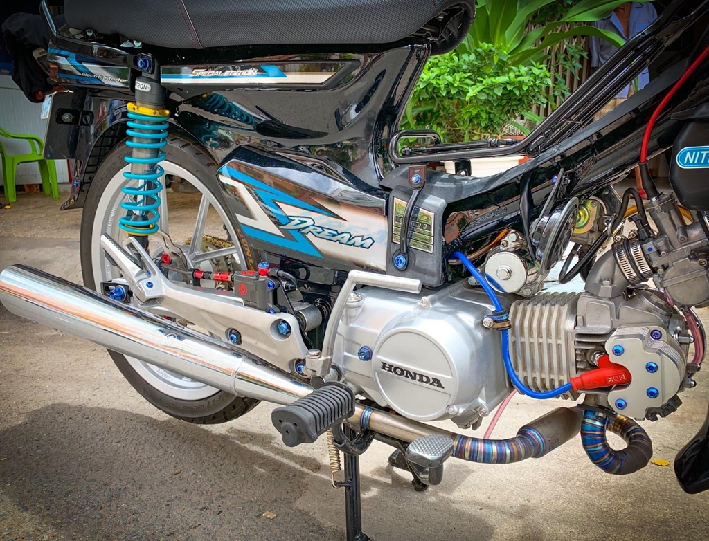 ngam huyen thoai honda dream do khung rieng tien do bang 2 chiec honda sh150