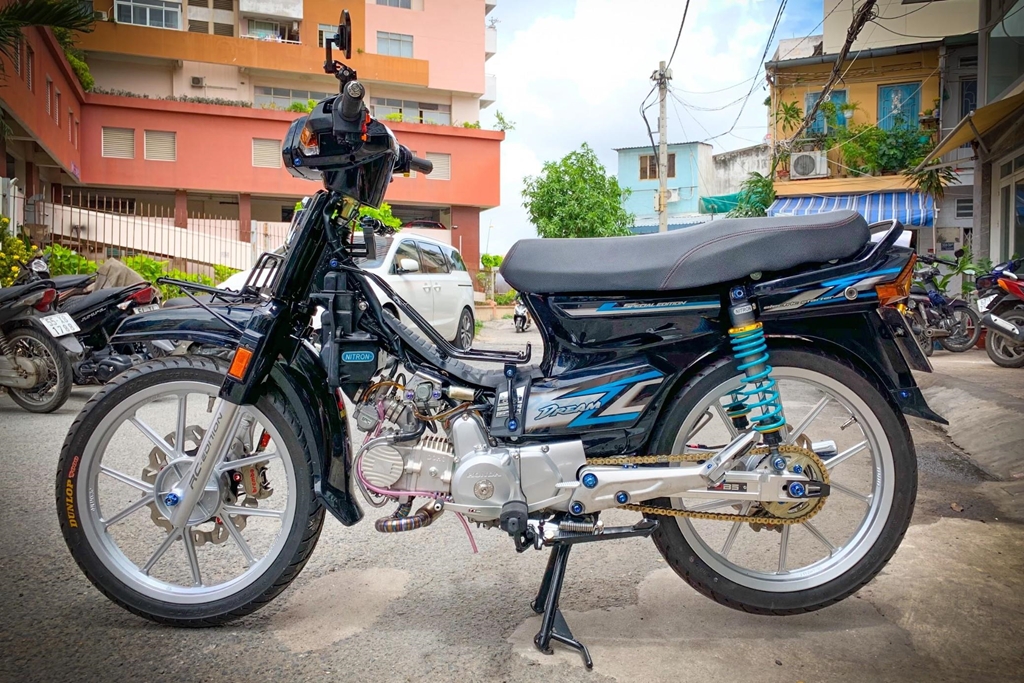 ngam huyen thoai honda dream do khung rieng tien do bang 2 chiec honda sh150