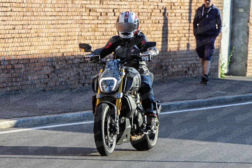 Ducati Diavel lộ ảnh chạy thử trên đường phố ducati diavel lo anh chay thu tren duong pho