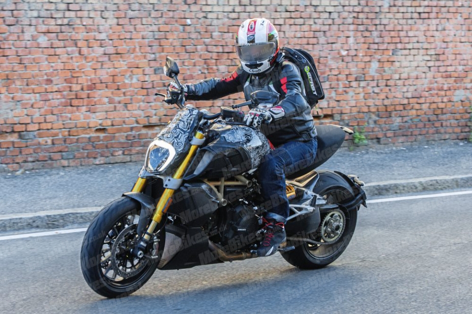 Ducati Diavel lộ ảnh chạy thử trên đường phố ducati diavel lo anh chay thu tren duong pho