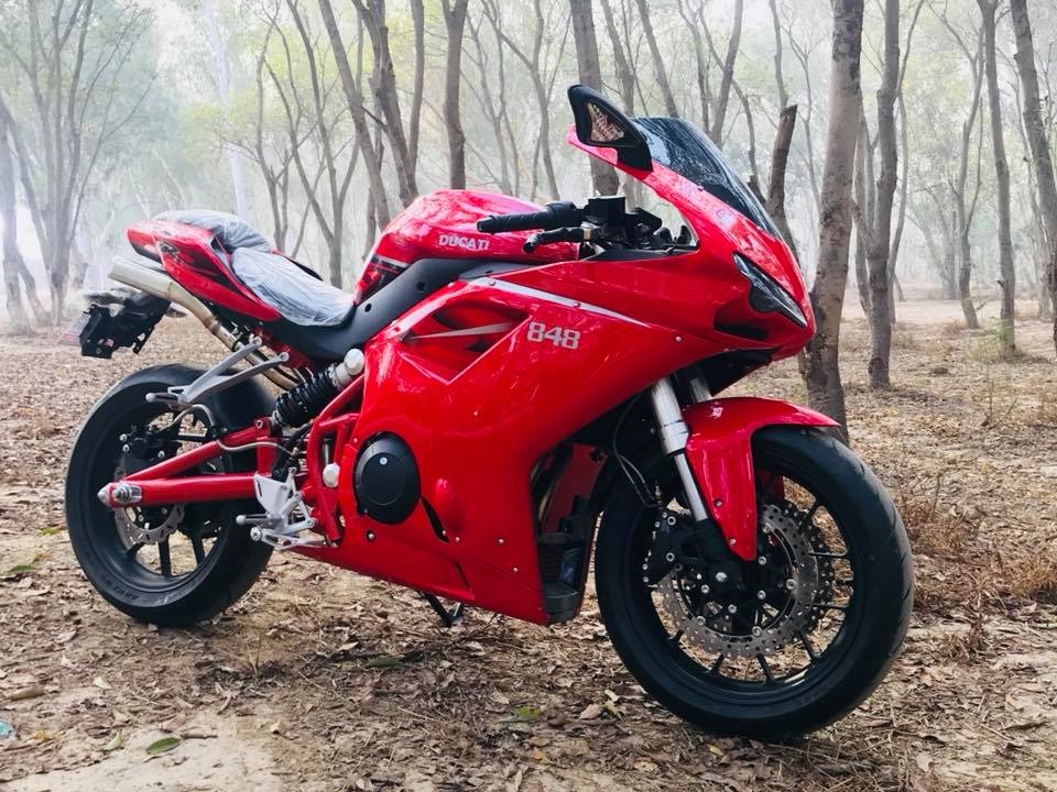 ducati 848 bi nhai trang tron o pakistan